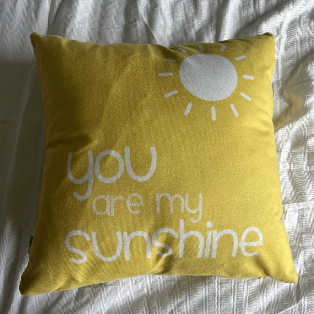 3 SUNSHINE PILLOWS